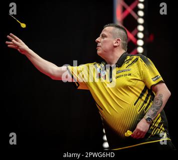 LEEUWARDEN - Dave Chisnall (eng) während des Halbfinals der Dutch Darts Championship 2023 im WTC Leeuwarden. Dieses Darts-Turnier ist die sechste europäische Tour, die von der Professional Darts Corporation (PDC) organisiert wird. AP-SCHLEIFGERÄT KING Stockfoto