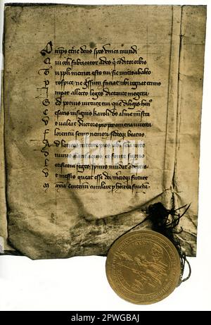 Der Titel von 1906 lautet: "Der goldene [päpstliche] Stier von Kaiser Karl IV. Aus dem Jahr 1356. Erste Seite des Kaiserstils Das Original befindet sich in der Nationalbibliothek in Wien [Österreich].“ Stockfoto