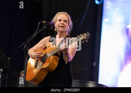 Indio, USA. 29. April 2023. Mary Chapin Carpenter während des Stagecoach Music Festivals im Empire Polo Club am 29. April 2023 in Indio, Kalifornien (Foto: Daniel DeSlover/Sipa USA) Guthaben: SIPA USA/Alamy Live News Stockfoto