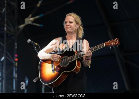 Indio, USA. 29. April 2023. Mary Chapin Carpenter während des Stagecoach Music Festivals im Empire Polo Club am 29. April 2023 in Indio, Kalifornien (Foto: Daniel DeSlover/Sipa USA) Guthaben: SIPA USA/Alamy Live News Stockfoto