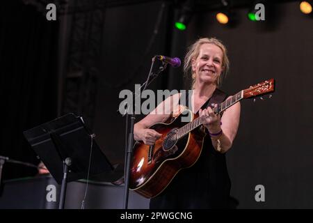 Indio, USA. 29. April 2023. Mary Chapin Carpenter während des Stagecoach Music Festivals im Empire Polo Club am 29. April 2023 in Indio, Kalifornien (Foto: Daniel DeSlover/Sipa USA) Guthaben: SIPA USA/Alamy Live News Stockfoto