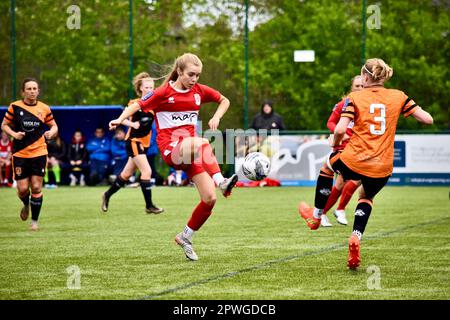 Teesside, Großbritannien. 30. April 2023. Alex Pennock von Middlesbrough spielte den FC Middlesbrough Women in der FA Women's National League Division One North gegen den FC Hull City Ladies. Die Besucher gewannen 0-4 im Map Group UK Stadium in Stockton-on-Tees in ihrem letzten Spiel der Saison. Die Ergebnisse anderswo sorgten dafür, dass Middlesbrough eine Abwanderung verhinderte. Kredit: Teesside Snapper/Alamy Live News Stockfoto