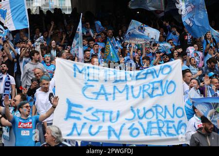 Neapel, Kampanien, Italien. Neapel, Kampanien, Italien. 30. April 2023. Während des Fußballspiels der italienischen Serie A SSC Napoli gegen den FC Salernitana am 30. April 2023 im Diego Armando Maradona Stadium in Neapel. Kredit: ZUMA Press, Inc./Alamy Live News Stockfoto