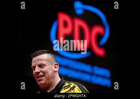 LEEUWARDEN - Dave Chisnall (eng) während des Finales während der Dutch Darts Championship 2023 im WTC Leeuwarden. Dieses Darts-Turnier ist die sechste europäische Tour, die von der Professional Darts Corporation (PDC) organisiert wird. AP-SCHLEIFGERÄT KING Stockfoto