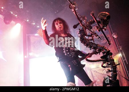 Oslo, Norwegen. 26., 2023. April. Die amerikanische Glam Metal Band W.A.S.P. führt ein Live-Konzert im Rockefeller in Oslo auf. Hier werden Sänger, Musiker und Songwriter Blackie Lawless live auf der Bühne gesehen. (Foto: Gonzales Photo - Terje Dokken). Stockfoto