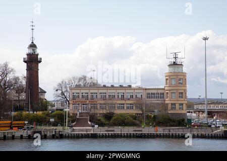 Kapitanat Portu i nieczynna latarnia morska Stockfoto