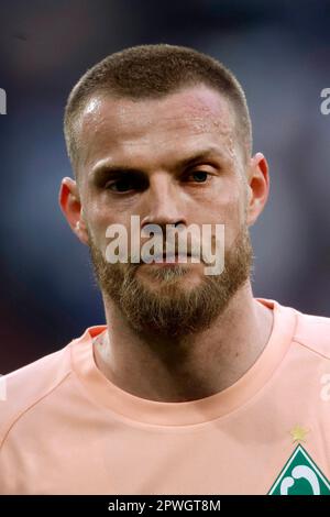 Gelsenkirchen, Deutschland, 1. Fussball Bundesliga 30. Spieltag FC Schalke 04 vs. SV Werder Bremen 2-1 am 29. 04. 2023 in der Veltins Arena auf Schalke in Gelsenkirchen Marvin DUCKSCH (BRE) Foto: Norbert Schmidt, Düsseldorf Stockfoto