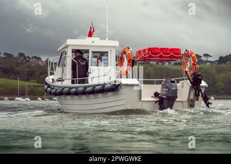 Eine sehr beliebte Attraktion ist die Appledore Instow Ferry, eine von Freiwilligen von April bis Oktober betriebene Fähre, die den Fluss Torridge zwischen Th. überquert Stockfoto