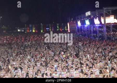 Brasilia, Distrito Federal, Brasilien. 30. April 2023. (INT) Micare Festival in Brasilia. 29. April 2023, Brasilia, Federal District, Brasilien: Das MICARE FESTIVAL Micare Festival, das am Samstag (29) stattfindet, ist der 1. Tag mit Rafa & Pipo, Durval Lelys, Bell Marques und Timbalada in der Parking Arena BRB Mane Garrincha in Brasilia. Die Veranstaltung dauert bis Sonntag (30 Uhr). Kredit: Frederico Brasil/Thenews2 (Kredit: © Frederico Brasil/TheNEWS2 via ZUMA Press Wire) NUR REDAKTIONELLE VERWENDUNG! Nicht für den kommerziellen GEBRAUCH! Stockfoto