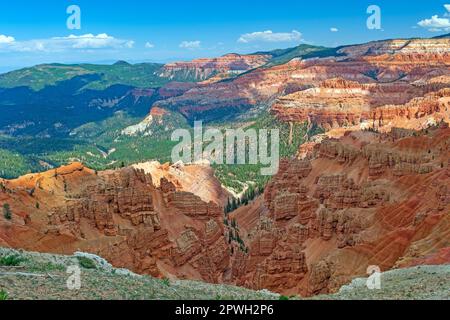 Red Cliffs in den Green Canyons in Cedar bricht das National Monument in Utah Stockfoto