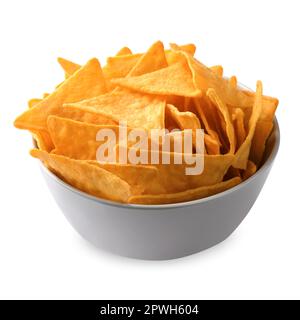 Tortilla-Chips (Nachos) in Schüssel auf weißem Hintergrund Stockfoto