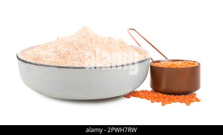 Linsenmehl in Schüssel und auf weiß isolierte Samen Stockfoto