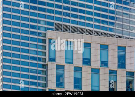 Das Louis Stein Center for Law and Ethics der Fordham University und die McKeon Hall fusionieren in der 150 West 62. Street, gegenüber vom Lincoln Center. Stockfoto