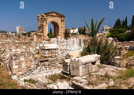 Nekropole und römischer Triumphbogen, Sarkophag, im Tyre-Hauptland, Tyre(Sour,Sur), Libanon, naher Osten, Asien Stockfoto