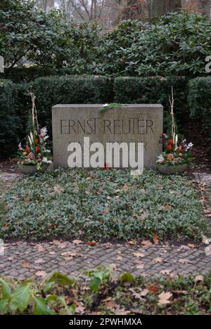 Grave, Ernst Reuter, Waldfriedhof, Potsdamer Chaussee, Zehlendorf, Berlin, Deutschland Stockfoto