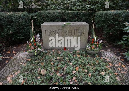 Grave, Ernst Reuter, Waldfriedhof, Potsdamer Chaussee, Zehlendorf, Berlin, Deutschland Stockfoto