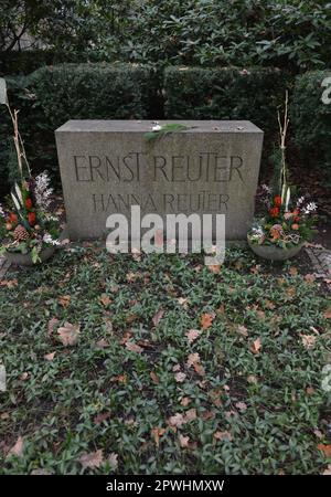 Grave, Ernst Reuter, Waldfriedhof, Potsdamer Chaussee, Zehlendorf, Berlin, Deutschland Stockfoto