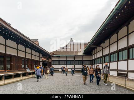 Kyoto, Japan - 25. März 2023: Kaiserpalast und Park. Kyoto Gyoen National Garden in Kyoto, Japan Stockfoto