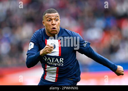 Paris, Frankreich. 30. April 2023. Kylian Mbappe beim Ligue 1 Uber-Spiel zwischen dem FC Lorient und Paris Saint Germain (PSG) am 30. April 2023 im Parc des Princes-Stadion in Paris, Frankreich. Kredit: Victor Joly/Alamy Live News Stockfoto