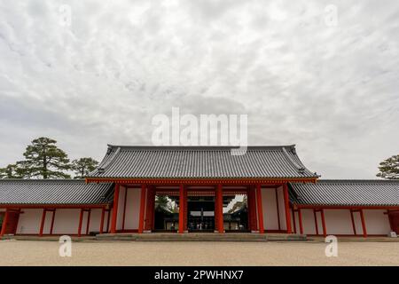 Kyoto, Japan - 25. März 2023: Kaiserpalast und Park. Kyoto Gyoen National Garden in Kyoto, Japan Stockfoto