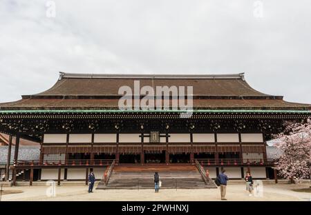 Kyoto, Japan - 25. März 2023: Kaiserpalast und Park. Kyoto Gyoen National Garden in Kyoto, Japan Stockfoto