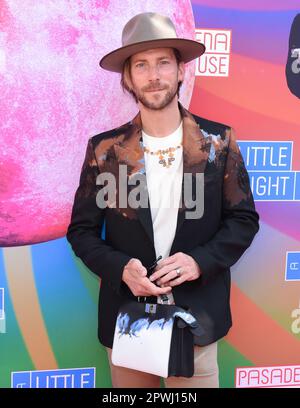 30. April 2023 - Pasadena, Kalifornien - Troy Baker. Pasadena Playhouse präsentiert die Eröffnungsnacht-Aufführung von „A Little Night Music“ im Pasadena Playhouse. (Kreditbild: © Billy Bennight/AdMedia via ZUMA Press Wire) NUR REDAKTIONELLE VERWENDUNG! Nicht für den kommerziellen GEBRAUCH! Stockfoto