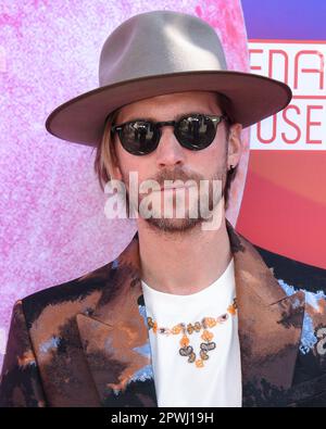 30. April 2023 - Pasadena, Kalifornien - Troy Baker. Pasadena Playhouse präsentiert die Eröffnungsnacht-Aufführung von „A Little Night Music“ im Pasadena Playhouse. (Kreditbild: © Billy Bennight/AdMedia via ZUMA Press Wire) NUR REDAKTIONELLE VERWENDUNG! Nicht für den kommerziellen GEBRAUCH! Stockfoto