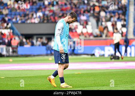 Paris, Frankreich. 30. April 2023. Leo Lionel Messi beim Fußballspiel Ligue 1 Uber zwischen dem FC Lorient und Paris Saint Germain (PSG) am 30. April 2023 im Parc des Princes Stadion in Paris, Frankreich. Foto von Victor Joly/ABACAPRESS.COM Kredit: Abaca Press/Alamy Live News Stockfoto