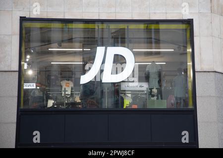 lyon , Aura Frankreich - 04 27 2023 : jd Fenster Kette Sport Logo und Text Schilder Shop JDSports Beschilderung Stockfoto