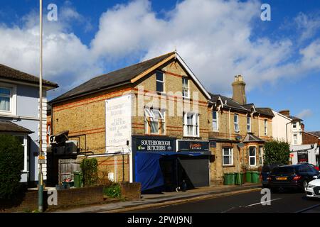 R N Carr Ltd, ein seit langem etablierter, familienbetriebener Eisenwarenladen in der High Street, Southborough, Kent Stockfoto