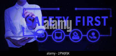 Schild mit Sicherheitshinweis, Konzept bedeutet Vermeidung unnötiger Risiken Leben sicher sein Vorsicht walten lassen Stockfoto