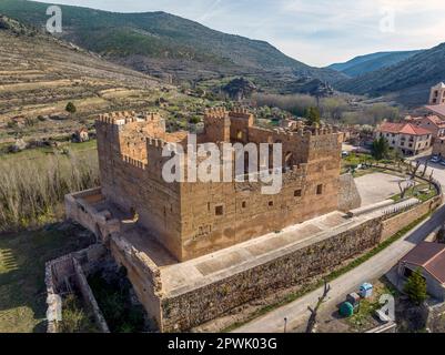 Die Burg Yanguas ist eine mittelalterliche Festung in der gleichnamigen spanischen Stadt in der Provinz Soria. Stockfoto