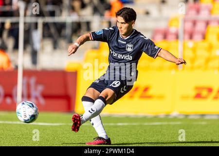 Farum, Dänemark. 30. April 2023. Eric Kahl (19) von Aarhus GF, gesehen während des Superliga-Spiels 3F zwischen FC Nordsjaelland und Aarhus GF rechts vom Dream Park in Farum. (Foto: Gonzales Photo/Alamy Live News Stockfoto