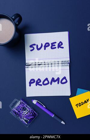 Schild mit Super Promo, Wort, das in Form eines Kurzfilms auf einem Werbespot oder in einer Werbung geschrieben wurde Stockfoto