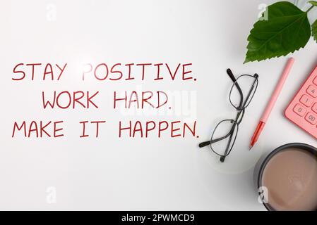 Textanzeige bleibt positiv. Arbeiten Sie Hart. Make It Happen., Internet Concept Inspiration Motivation Attitude Stockfoto