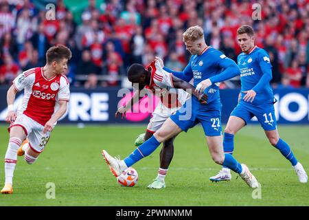 30-04-2023: Sport: Ajax gegen PSV KNVB Beker Finale ROTTERDAM, NIEDERLANDE - APRIL 30: Brian Brobbey (Ajax) und Jarrad Branthwaite (PSV Eindhoven) während Stockfoto