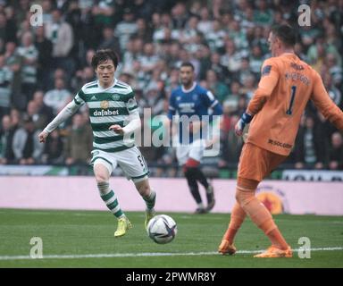 Glasgow, Großbritannien. 30. April 2023. Hampden Park Hampden Park GLASGOW, SCHOTTLAND - 30. APRIL: Kyogo Furuhashi (Celtic) schließt den Rangers Torwart Allan McGregor während des Semi-Finalspiels zwischen Rangers und Celtic im Hampden Park am 30. April 2023 in Glasgow, Schottland. (Foto: Alex Todd/SPP) (Alex Todd/SPP) Guthaben: SPP Sport Press Photo. Alamy Live News Stockfoto