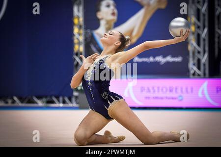 Turin, Italien, Italien. 30. April 2023. Italien, Turin 30/04/23 .Pala Gianni Asti aus Turin .Finale sechs der Nationalen Rhythmischen Turnmeisterschaft Serie A 2023.Italienisches Team .Farfalle (Kreditbild: © Tonello Abozzi/Pacific Press via ZUMA Press Wire) NUR REDAKTIONELLE VERWENDUNG! Nicht für den kommerziellen GEBRAUCH! Stockfoto