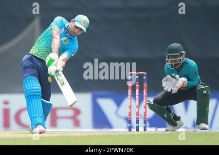 Abahani Ltd. Ausländischer Spieler Pakistanischer Cricketspieler Khushdil Shah schlägt während des 2022-23-Superliga-Spiels der Dhaka Premier Division Cricket League Stockfoto