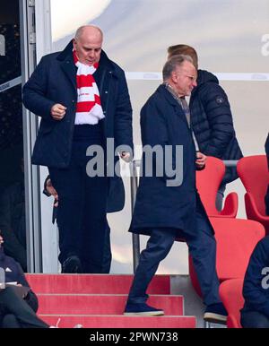 München, Deutschland. 30. April 2023. Uli HOENESS (ehemaliger Präsident des FCB), Ehrenpräsident, Karl-Heinz RUMMENIGGE (CEO, Vorstandsvorsitzender FCB AG) im Spiel FC BAYERN MUENCHEN – HERTHA BSC BERLIN 2-0 1. Deutsche Fußballliga am 30. April 2023 in München. Saison 2022/2023, Spieltag 30, 1. Bundesliga, FCB, München, 30.Spieltag. Kredit: Peter Schatz/Alamy Live News Stockfoto