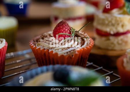 Vegane Cupcakes auf Rechen, köstlicher, atemberaubender Cupcake Stockfoto