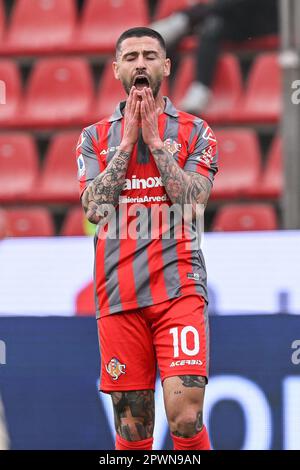 Cremona, Italien. 30. April 2023. Zini Stadium, Cremona, 30.04.23 Cristian Buonaiuto (10 Cremonese) während des Spiels US Cremonese gegen Hellas Verona in der Serie A im Zini Stadium in Cremona, Italia Soccer (Cristiano Mazzi/SPP) Kredit: SPP Sport Press Photo. Alamy Live News Stockfoto