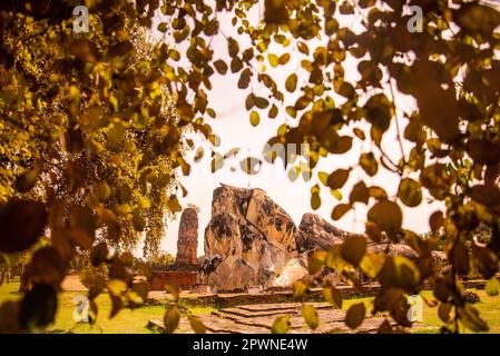 Der liegende buddha im Wat Lokayasutharam in der Stadt Ayutthaya in der Provinz Ayutthaya in Thailand, Thailand, Ayutthaya, November 2022 Stockfoto