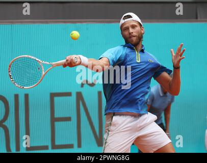 Madrid, Espagne. 30. April 2023. Hugo Grenier von Frankreich bei den Mutua Madrid Open 2023, Masters 1000 Tennis Turnier am 30. April 2023 bei Caja Magica in Madrid, Spanien - Foto Laurent Lairys/DPPI Credit: DPPI Media/Alamy Live News Stockfoto