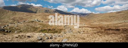 Blick von Langdale Pikes nach Norden in Richtung Thirlmere mit Glaramara Gipfel auf der linken Seite, English Lake District. Stockfoto