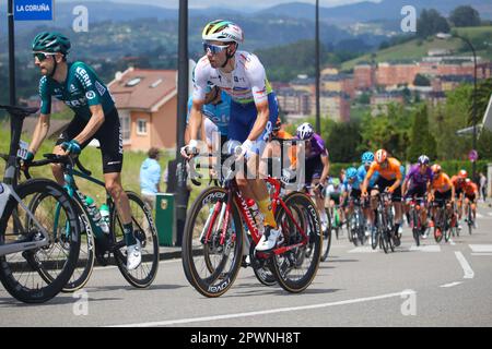 Oviedo, Asturien, Spanien. 30. April 2023. Oviedo, Spanien, 30. April 2023: TotalEnergies Rider Steff Cras während der 3. Stufe von Vuelta A Asturias 2023 zwischen Cangas del Narcea und Oviedo, am 30. April 2023 in Oviedo, Spanien. (Kreditbild: © Alberto Brevers/Pacific Press via ZUMA Press Wire) NUR ZUR REDAKTIONELLEN VERWENDUNG! Nicht für den kommerziellen GEBRAUCH! Stockfoto