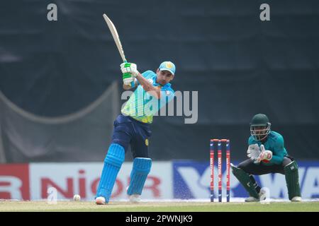 Abahani Ltd. Ausländischer Spieler Pakistanischer Cricketspieler Khushdil Shah schlägt während des 2022-23-Superliga-Spiels der Dhaka Premier Division Cricket League Stockfoto