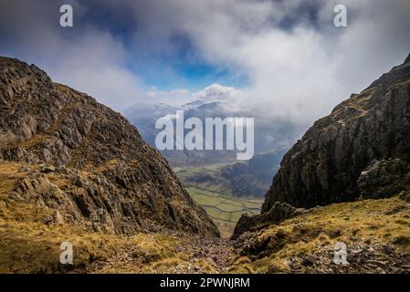 Blick von Langdale Pikes auf das Langdale Valley, English Lake District. Stockfoto