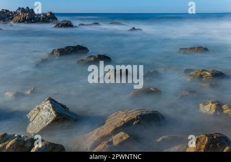 Lange Exposition am Meer in Povoa de Vazim, nördlich von Portugal Stockfoto