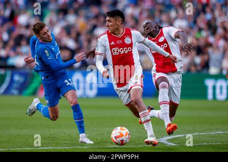 30-04-2023: Sport: Ajax gegen PSV KNVB Beker finale ROTTERDAM, NIEDERLANDE - APRIL 30: Thorgan Hazard (PSV Eindhoven) und Edson Alvarez (Ajax) während der Stockfoto